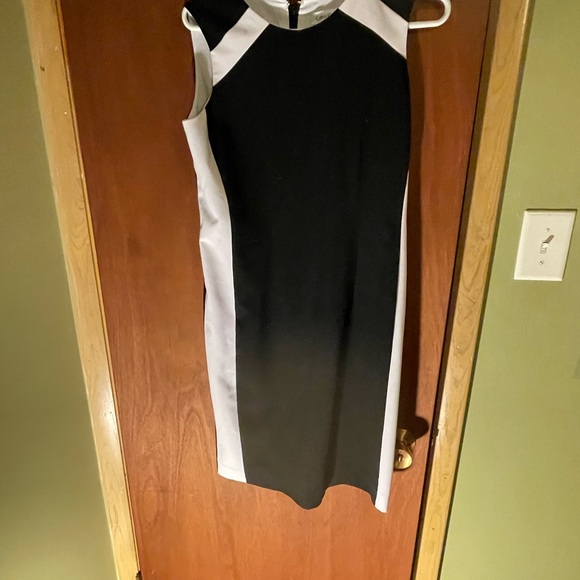 Elegant Black and White Sleeveless Dress. Calvin Klein - Picture 2 of 9